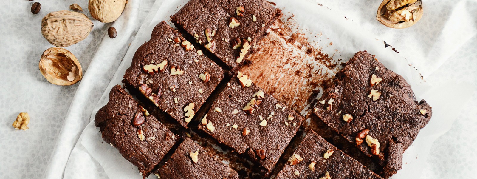 Fazuľové brownies s datľami