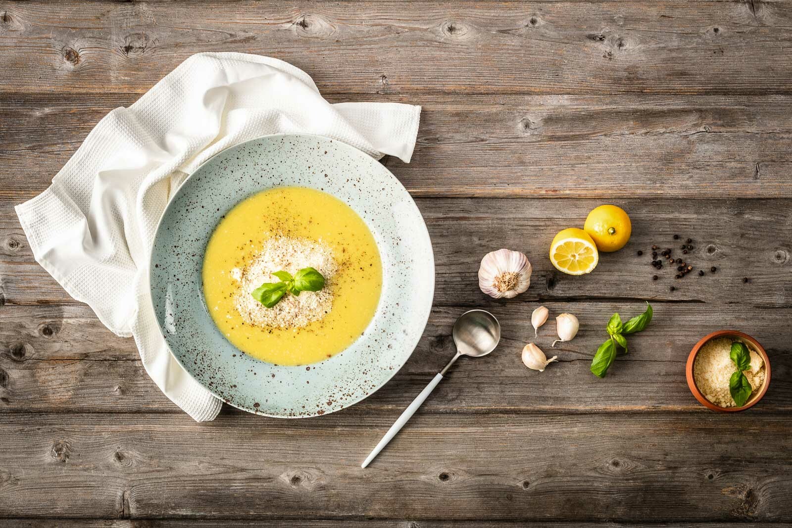 Špargľová polievka s citrónom…