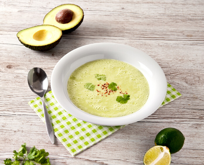 Uhorková polievka s avokádom